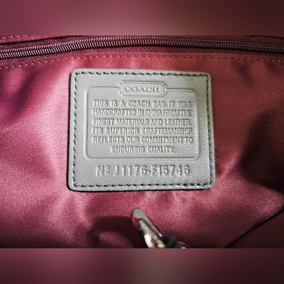 Coach Mia Op Art Gray Metallic Signature Tote With Dust Bag. New With Out Tags - Picture 14 of 15